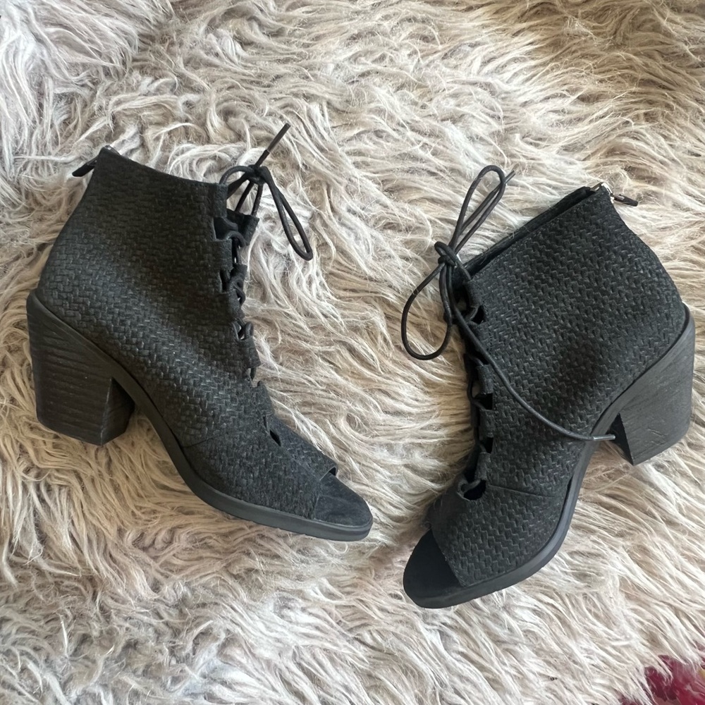 Eileen Fisher Black Perforated Leather Lace Up Peep Toe Boots Size 5